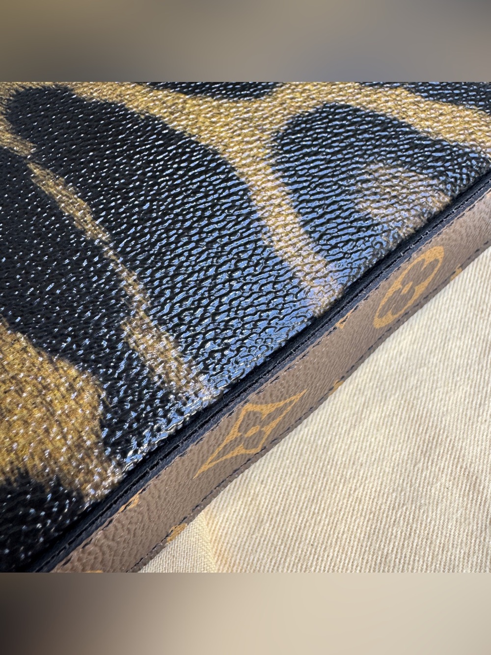 Louis Vuitton Wild Animal Pochette Felicie Crossbody - Picture 11 of 16